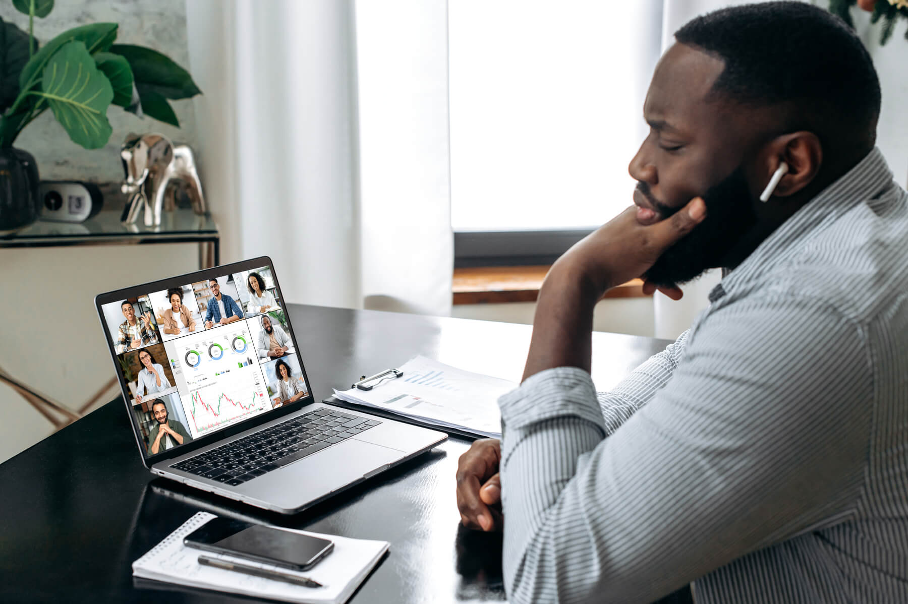 online business meeting briefing african america 2023 11 27 04 59 55 utc.jpg